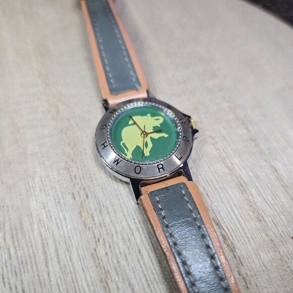 ? Hunting World Vintage Outdoor Watch with Elephant Inlay Rare! Works Great!! main image 10